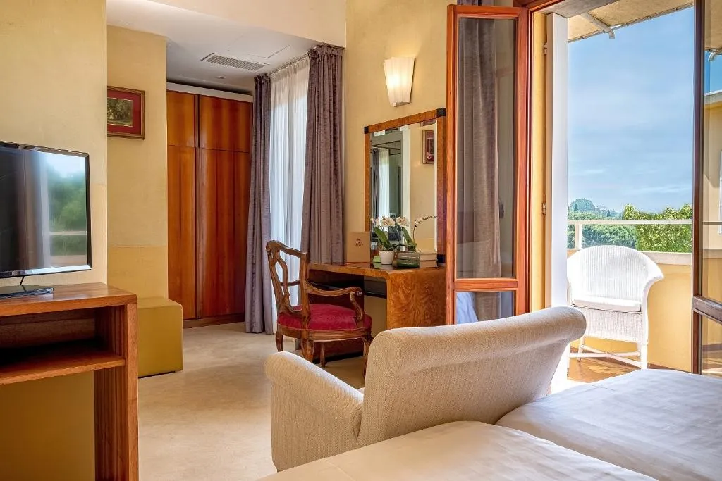 Double or Twin WITH VIEWS Room, Villa Mabapa, Venice
