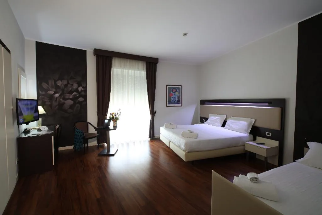 FAMILY ROOM CLASSIC Room, Grande Albergo Maugeri, Catania