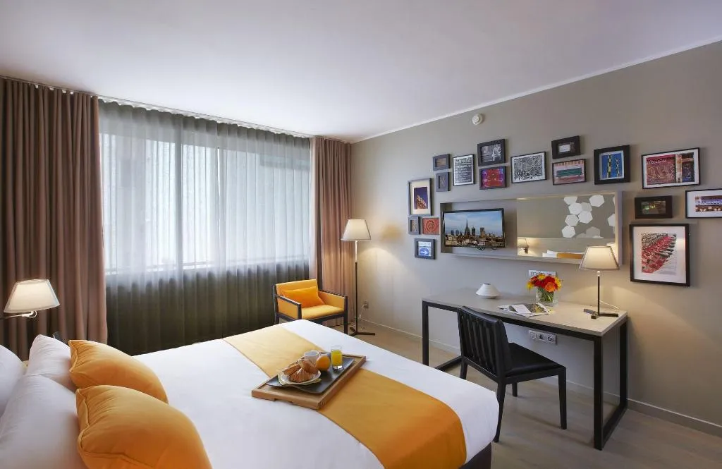 Double or Twin CLASSIC Room, Citadines Ramblas Barcelona, Barcelona