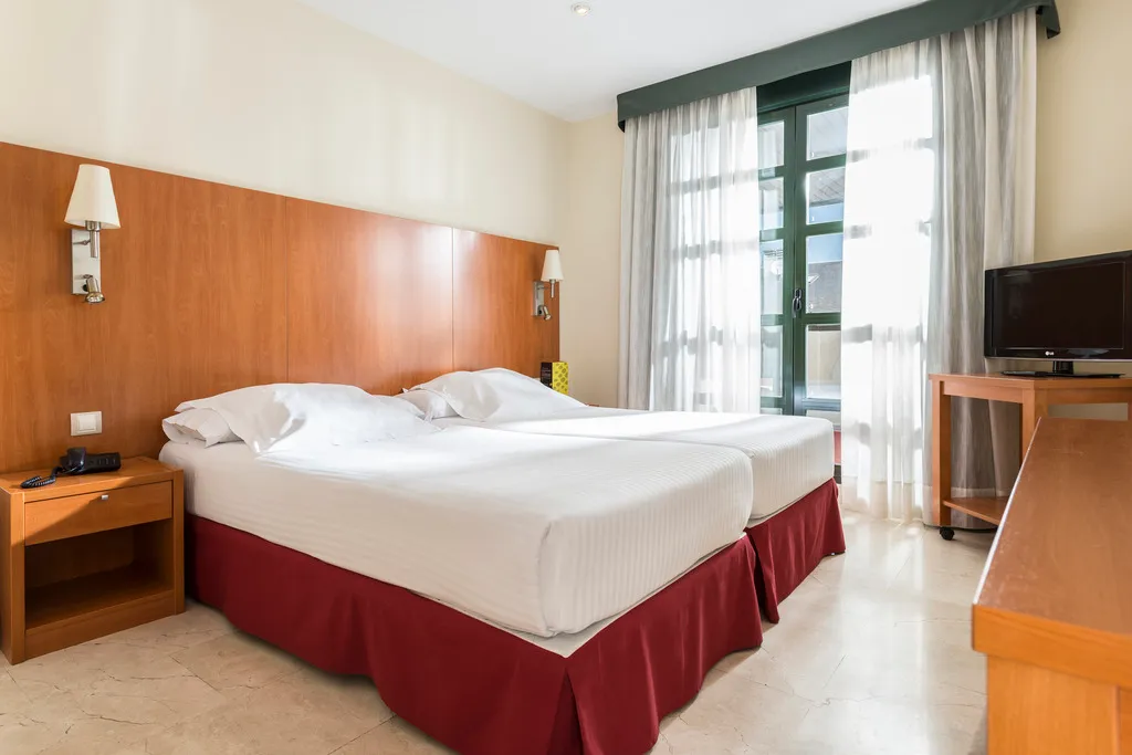 TRIPLE STANDARD Room, Exe Gran Hotel Almenar, Madrid