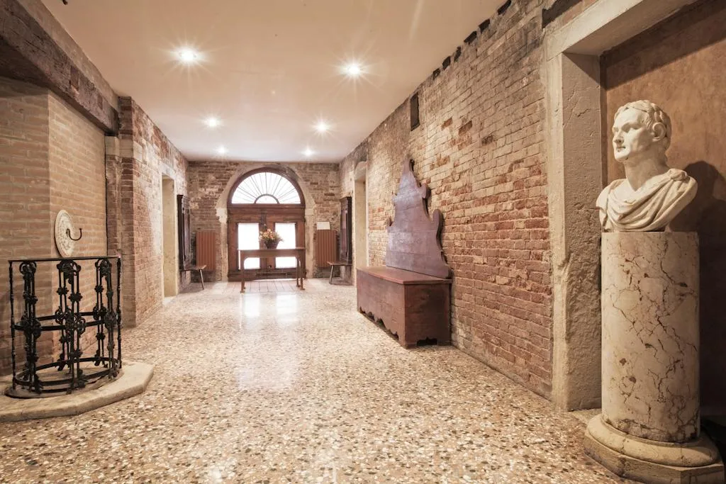 Lobby, Palazzetto San Lio, Venice
