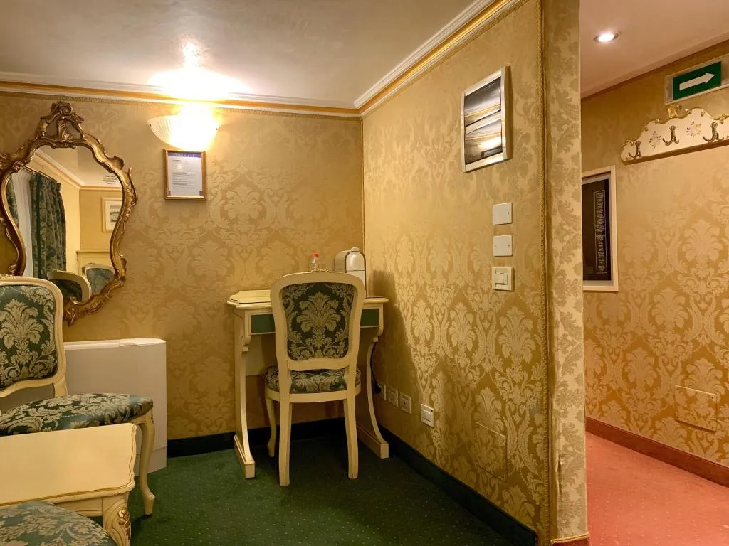 TRIPLE TWO BEDS Room, Becher, Venice