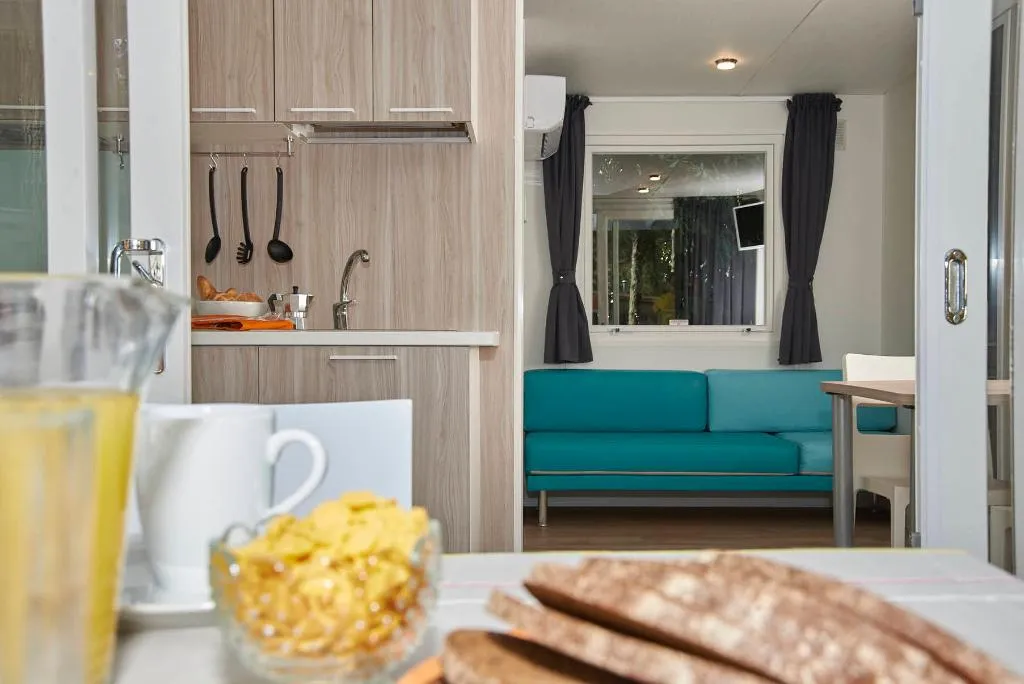 MOBILE HOME CAPACITY 5 Room, Baia Domizia Camping Village, Naples