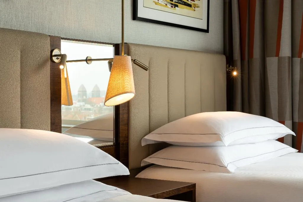 TWIN DELUXE WITH VIEWS Room, Hilton Amsterdam, Amsterdam