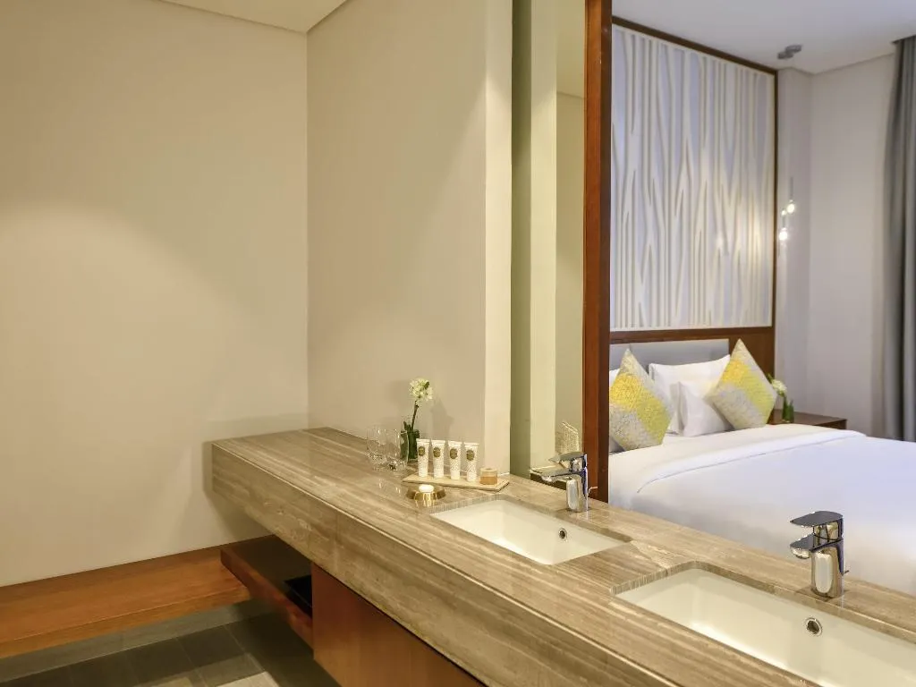 SUITE PREMIUM KING BED Room, Grand Mercure Dubai City, Dubai