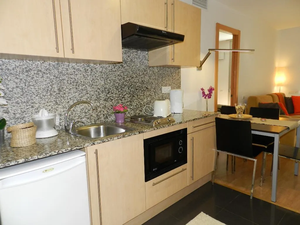APARTMENT CAPACITY 3 Room, Travessera Parc Guell Apartamentos, Barcelona