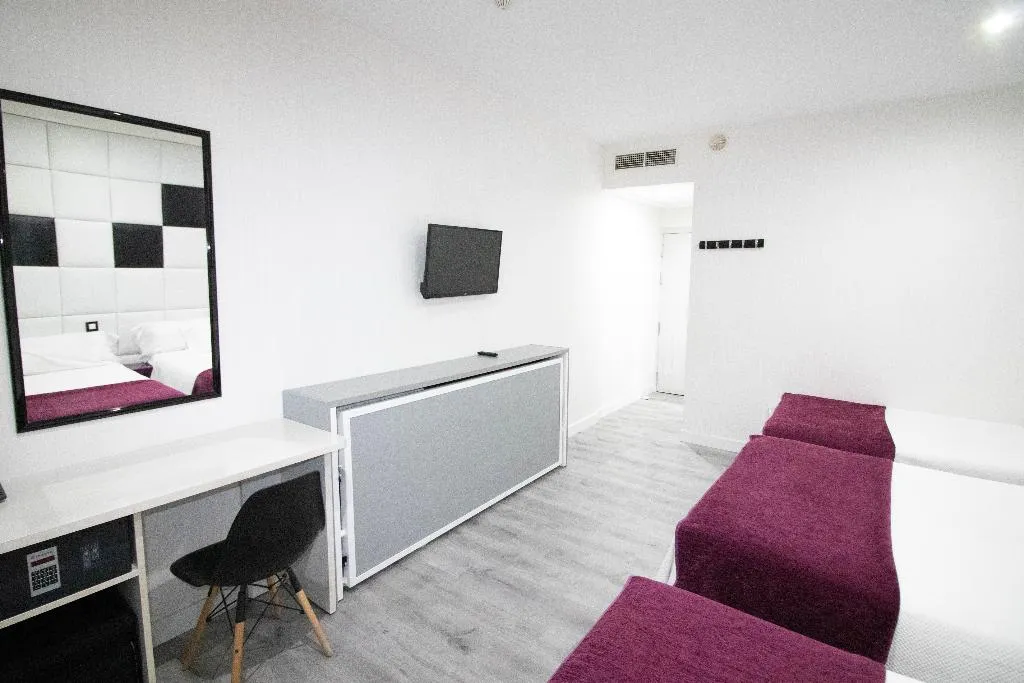 TRIPLE STANDARD Room, Avenida de España, Madrid