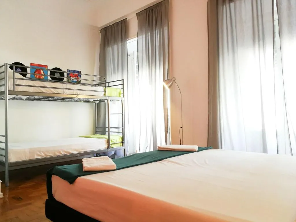 QUADRUPLE BUNK BED WITH SHARED BATHROOM Room, Castilho 63, Lisbon