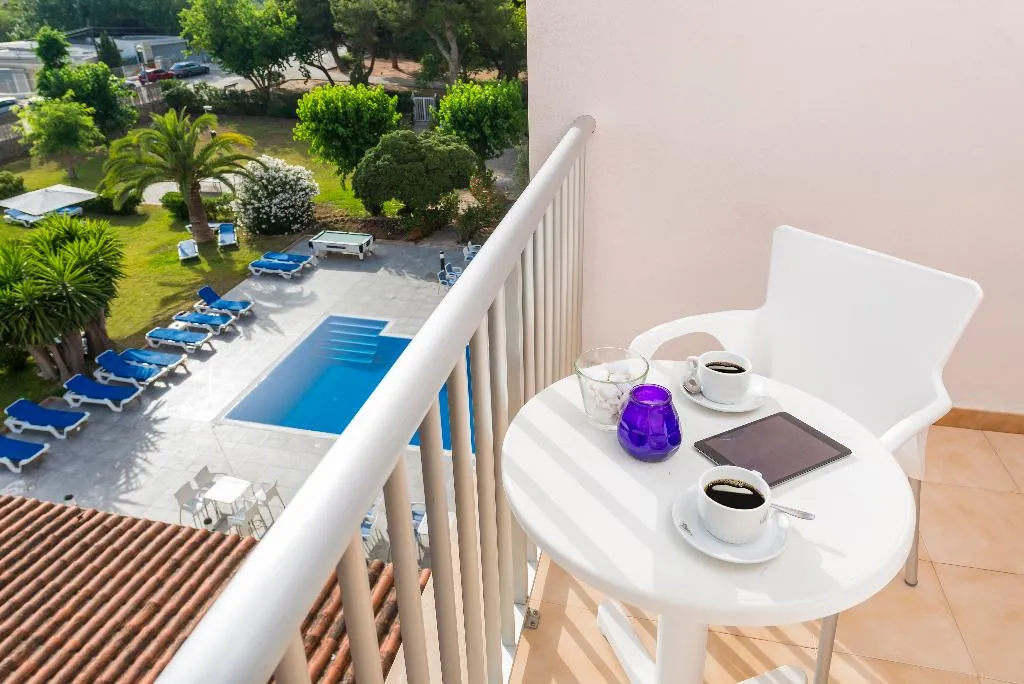 Room, Nura Condor, Majorca