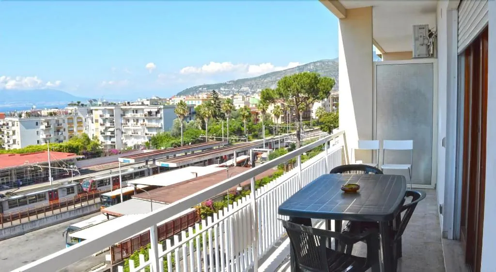 Room, B&B Sirentum, Naples
