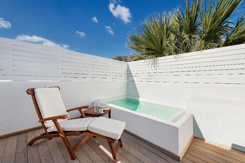 SUITE WITH JACUZZI Room, Meltemi Village, Santorini