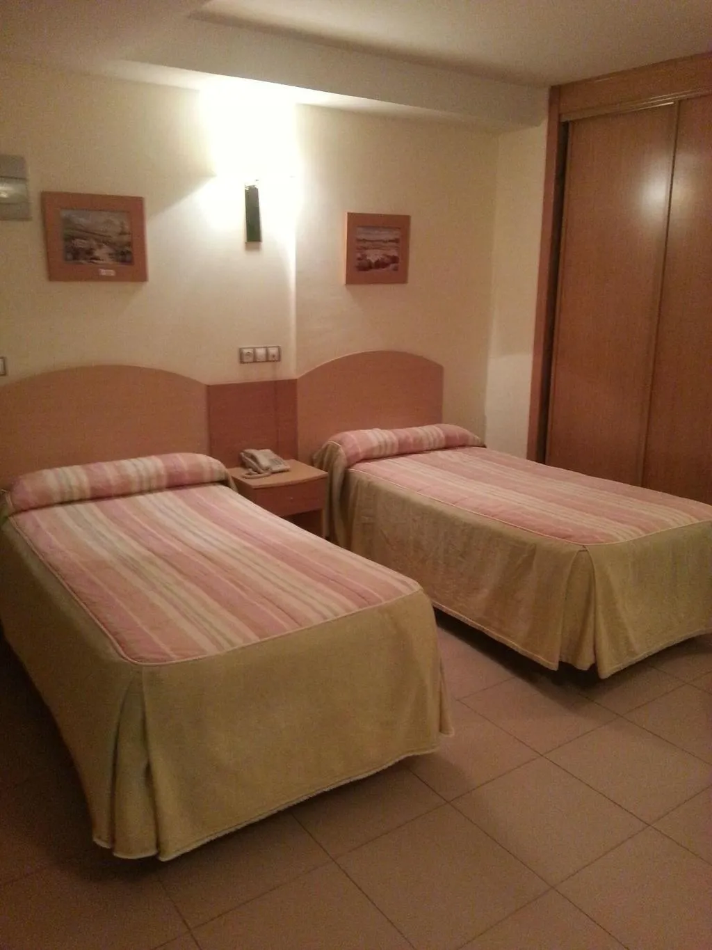 Room, Hostal El Arco, Madrid