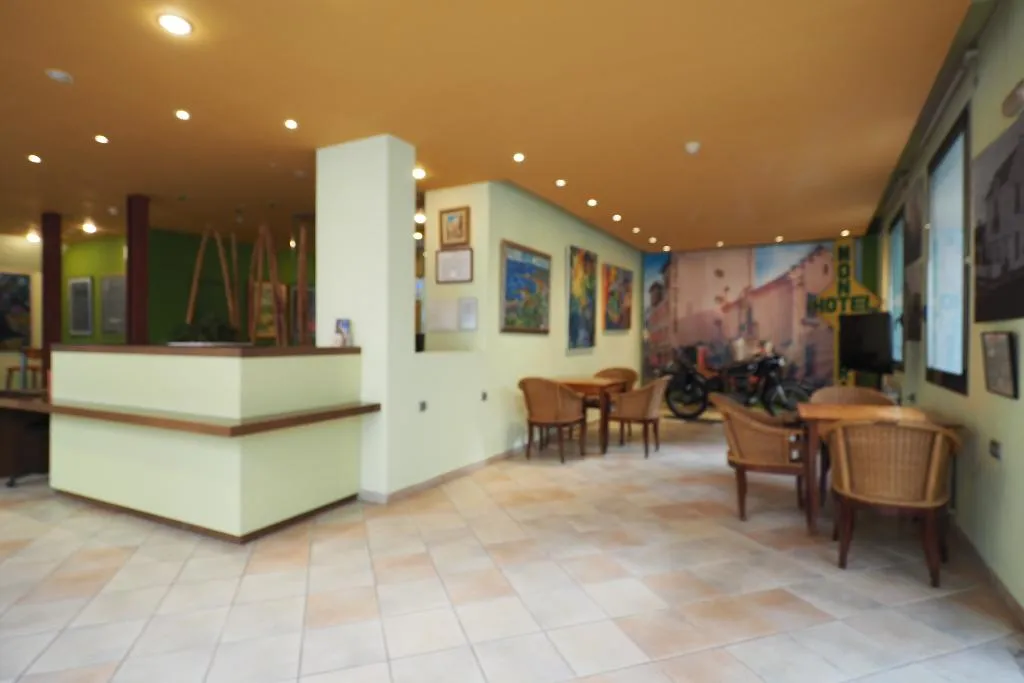 Lobby, Montserrat, Costa Brava