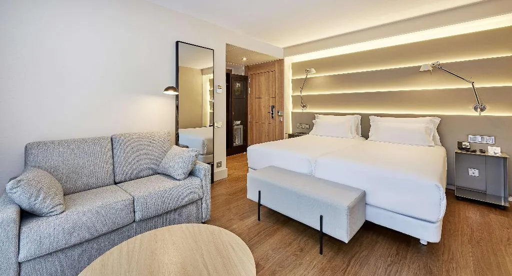 JUNIOR SUITE WITH TERRACE Room, NH Sants Barcelona, Barcelona