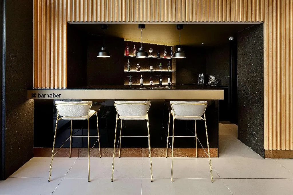 Bar, HCC Taber, Barcelona
