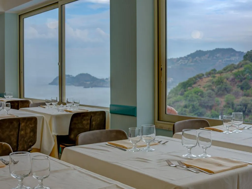 Restaurant, Antares, Catania