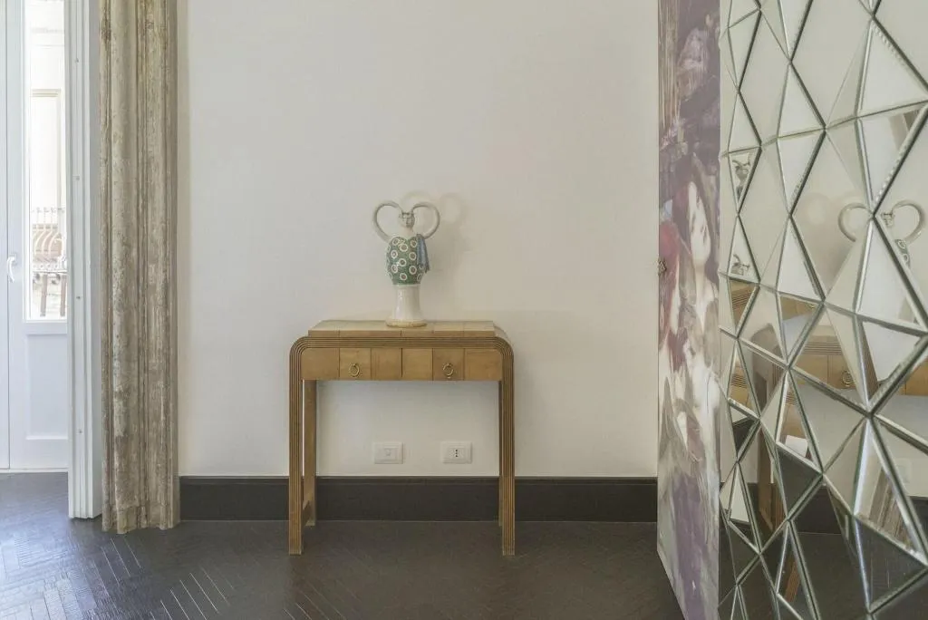 Room, Asmundo Di Gisira, Catania