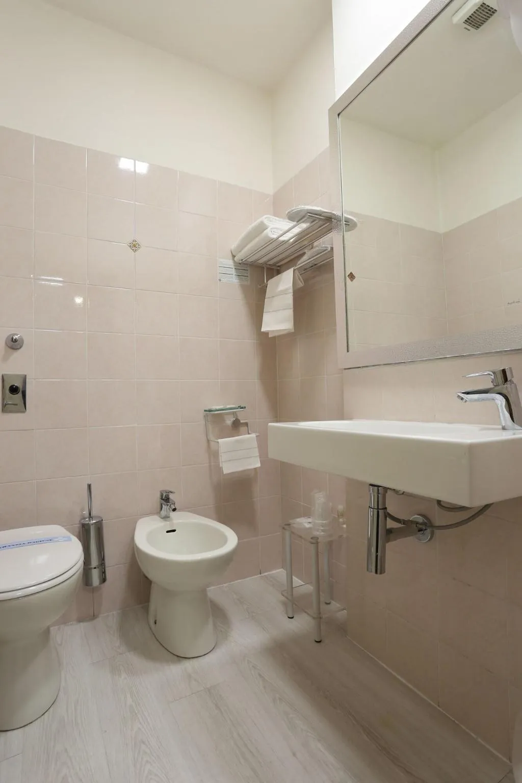 Room, Hotel Piacenza, Milan