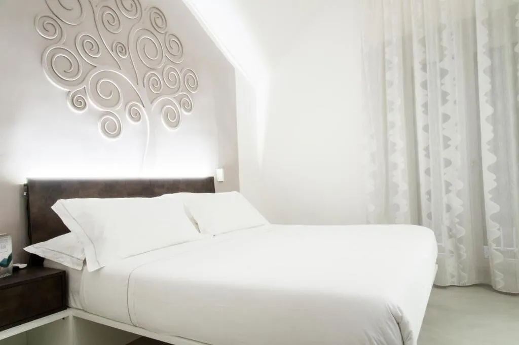 Room, Dada Suite, Naples