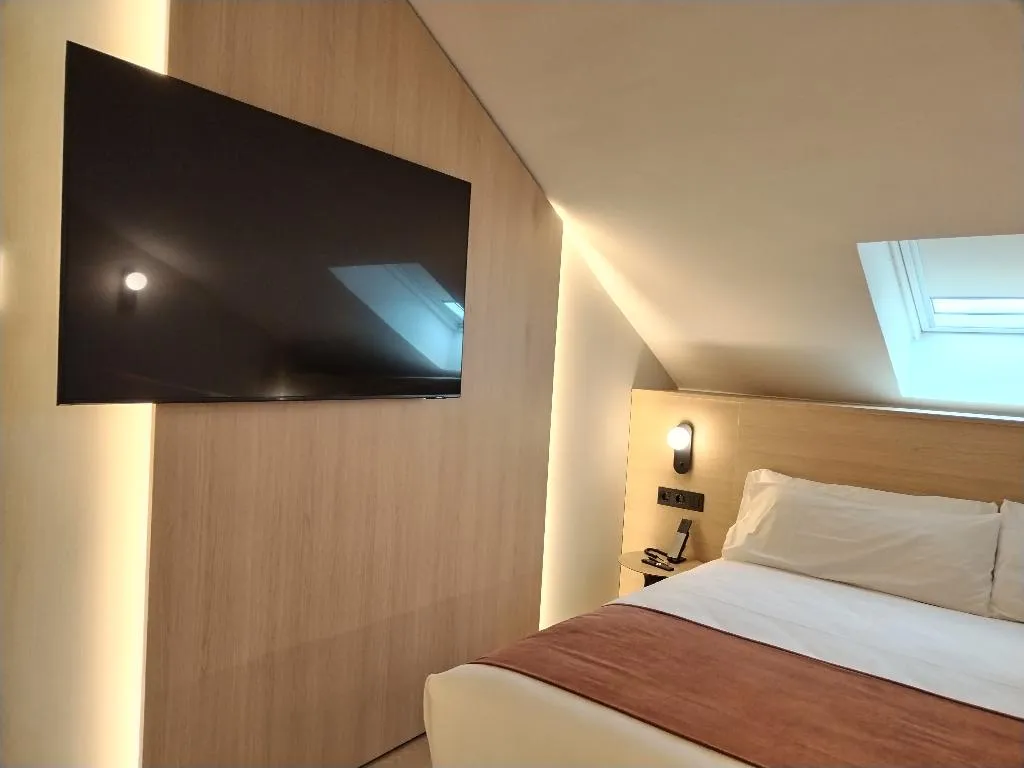 DOUBLE STANDARD Room, Aparthotel Atenea Calabria, Barcelona