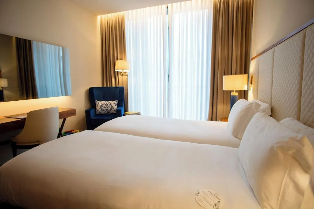 DOUBLE DELUXE KING BED Room, Boeira Garden Hotel Porto Gaia, Curio Collection, Porto