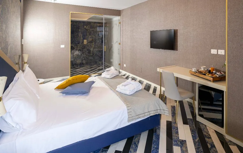 JUNIOR SUITE WITH JACUZZI WITH VIEWS Room, Cala Moresca-Anima Mediterranea, Naples
