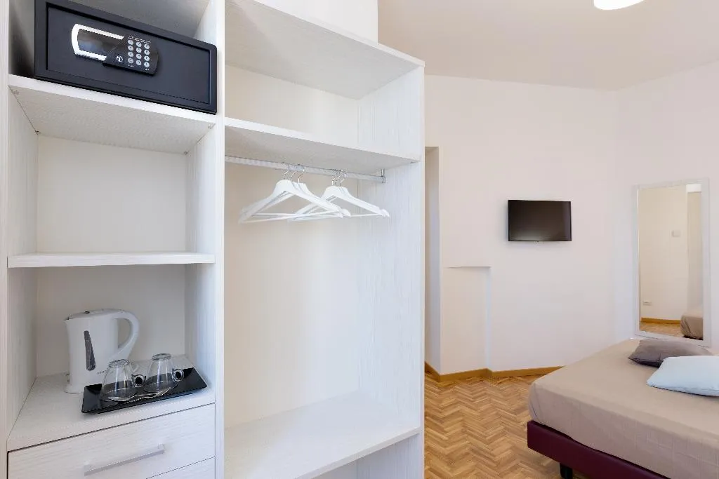 DOUBLE KING SIZE BED Room, Dolce Luxury Rooms, Rome