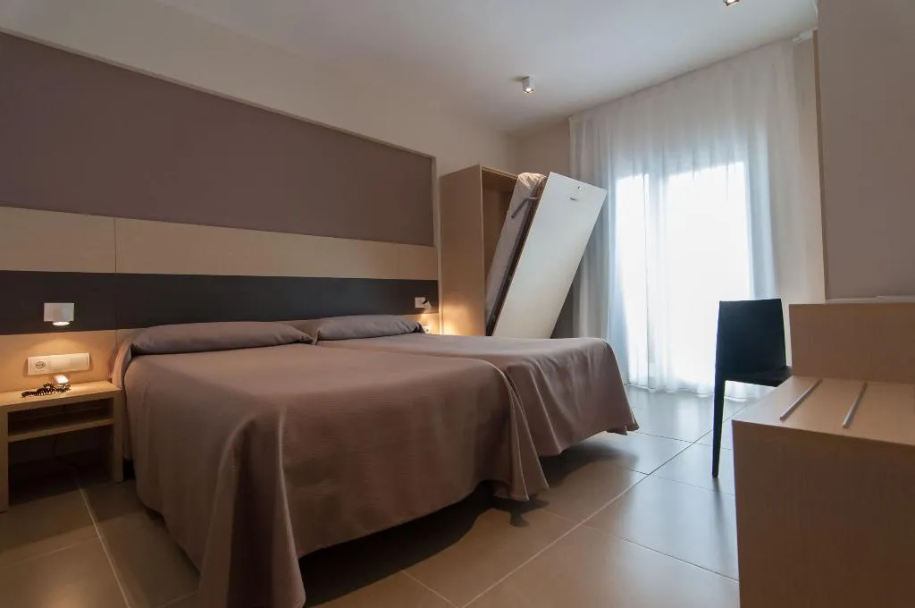 Double or Twin CAPACITY 3 Room, San Luis, Valencia