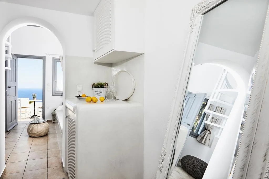 Double or Twin SUPERIOR Room, Golden East, Santorini