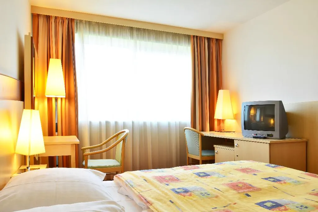 DOUBLE SINGLE USE STANDARD Room, Olympik Artemis, Prague