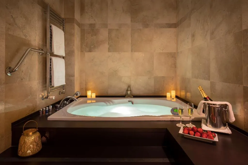 JUNIOR SUITE STANDARD Room, Occidental Aranjuez, Madrid