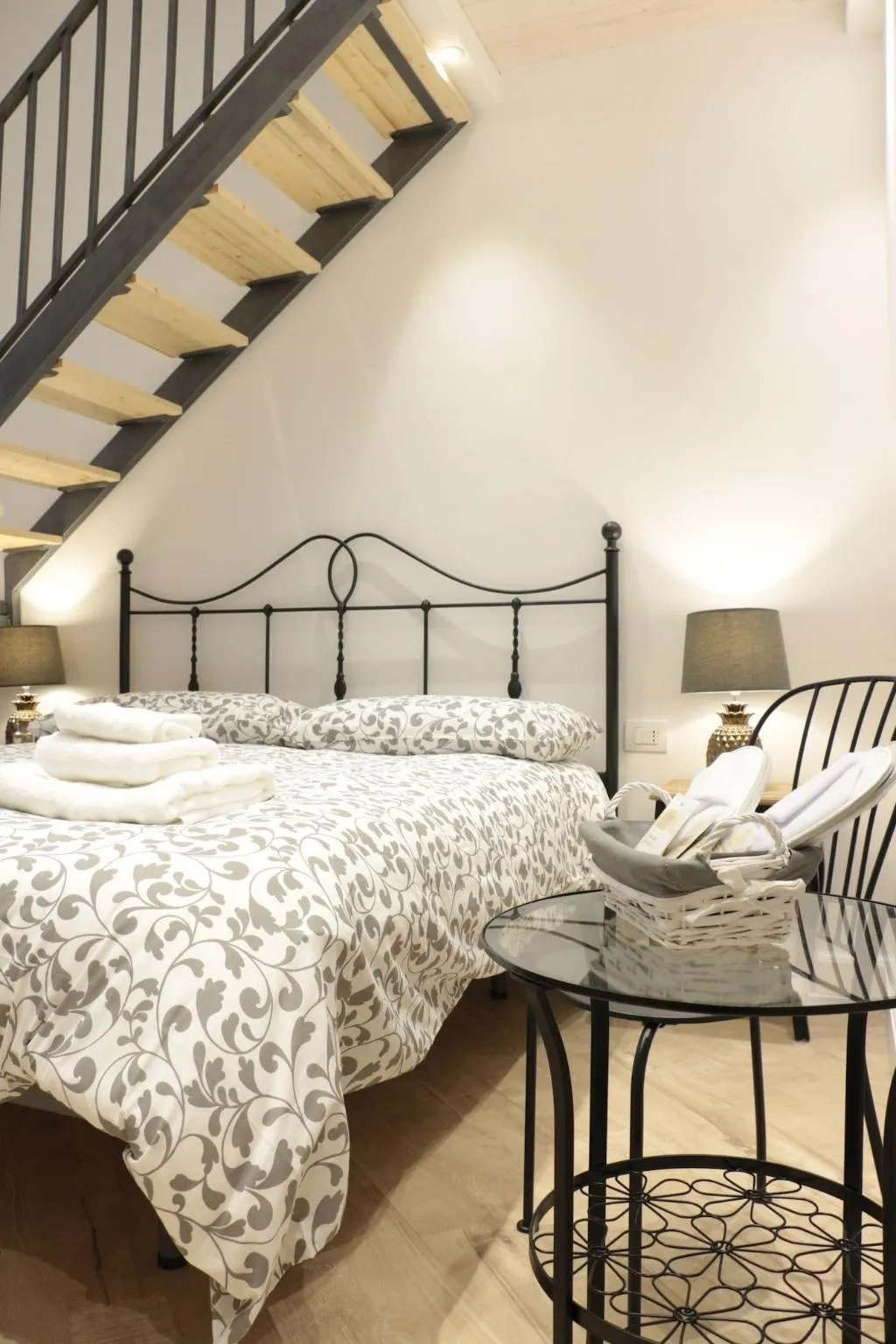 Room, B&B Napoli La scalinata di Chiaia, Naples