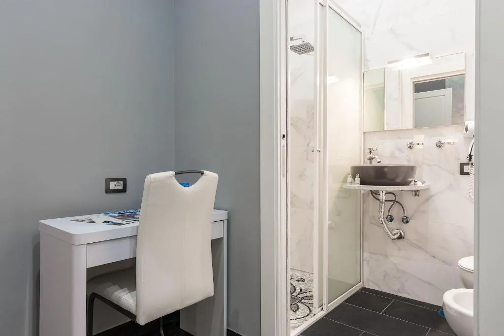 DOUBLE ECONOMY Room, Hotel Palace Napoli, Naples