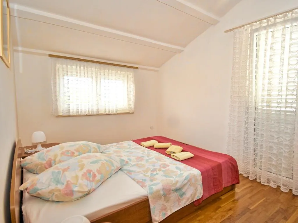 APARTMENT CAPACITY 5 Room, Apartments Snjezana, Istria