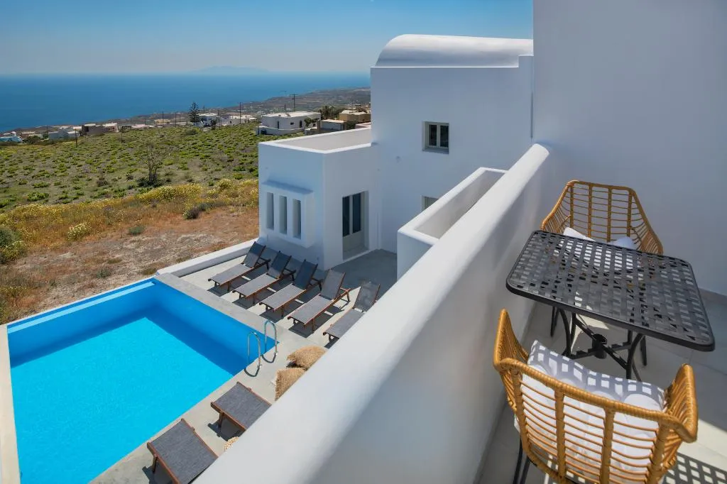 JUNIOR SUITE DELUXE SEA VIEW Room, Seven Suites, Santorini