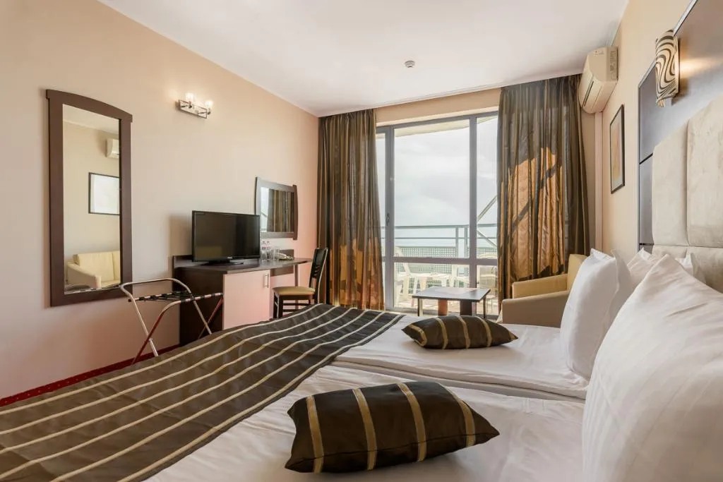 DOUBLE SUPERIOR Room, Hotel Regina, Varna