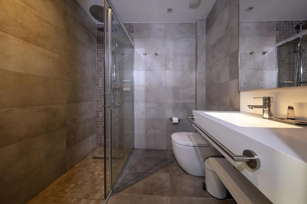 Room, Oasis, Barcelona