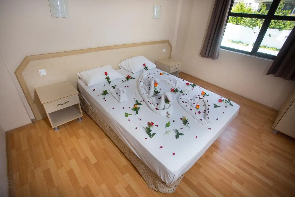 QUADRUPLE LAND VIEW Room, Tuntas Suites Altinkum, Bodrum