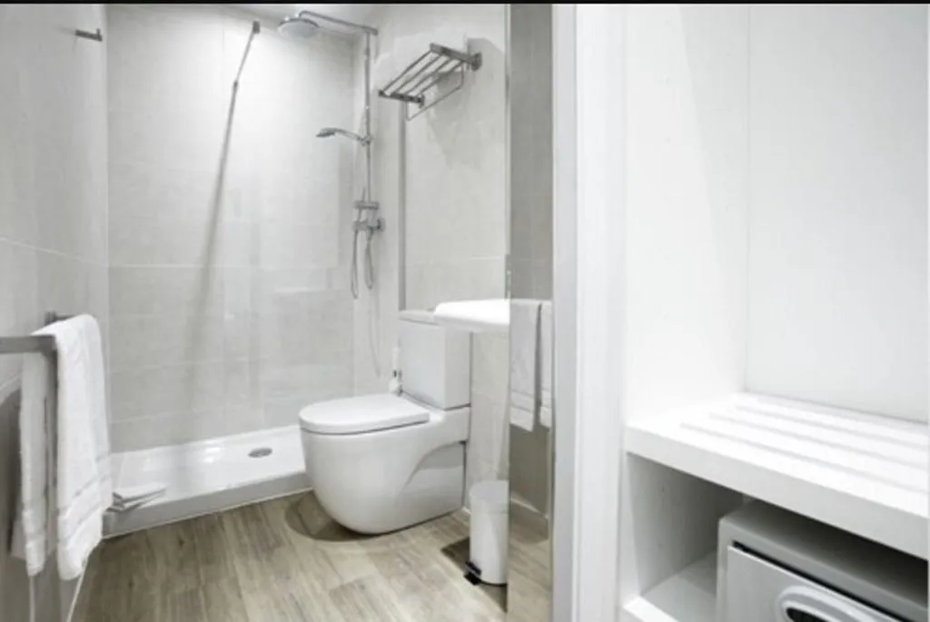 Room, Som Nit Born, Barcelona