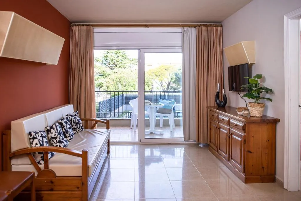Room, Tropik, Costa Brava