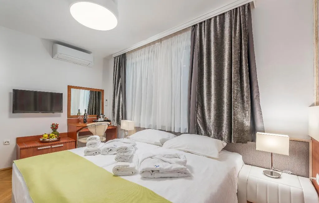 DOUBLE WITH TERRACE Room, Aparthotel Adeo, Istria