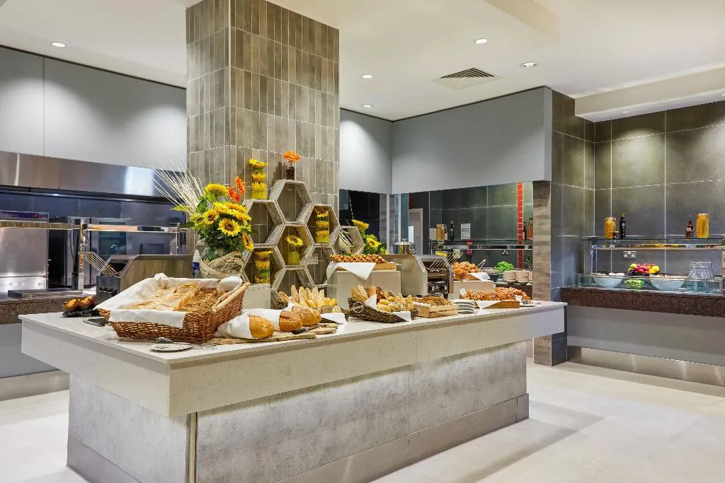 Restaurant, Crowne Plaza Dublin Blanchardstown, Dublin