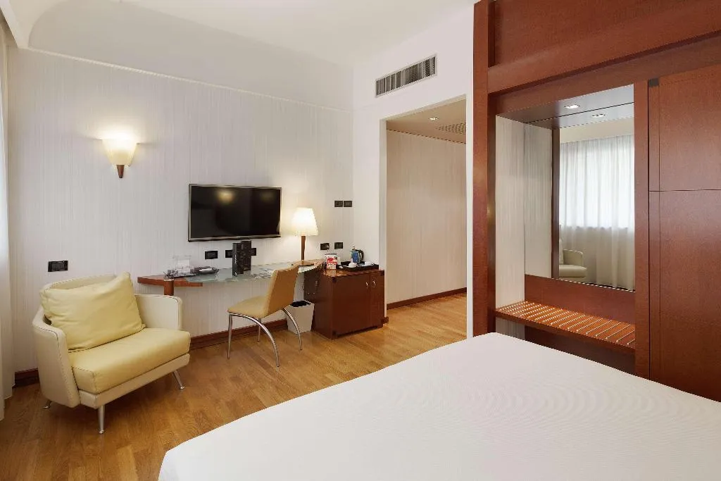 DOUBLE SINGLE USE SUPERIOR Room, NH Milano Machiavelli, Milan