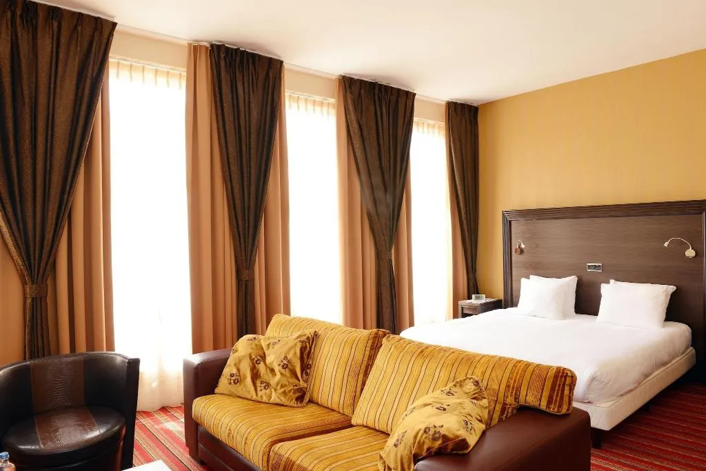 JUNIOR SUITE WITH DOUBLE BED Room, Amrâth Grand Hotel de lEmpereur, Amsterdam