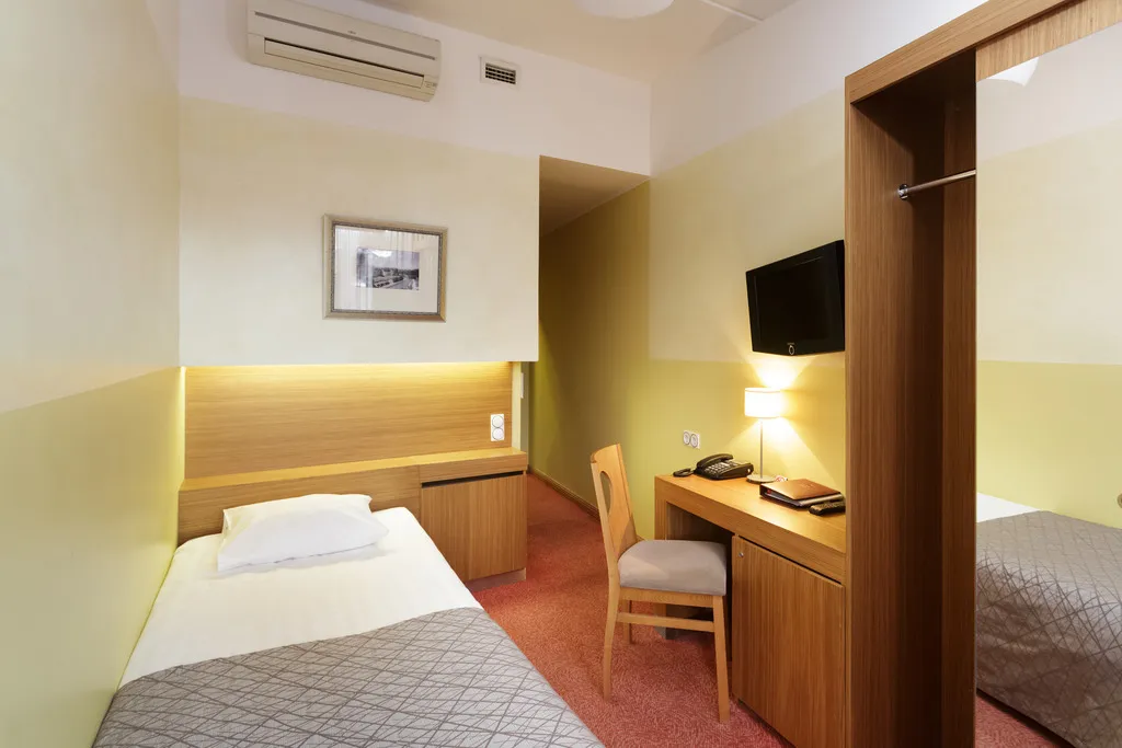 DOUBLE SINGLE USE STANDARD Room, Bern, Tallinn