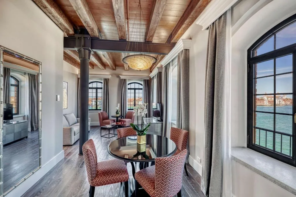 Room, Hilton Molino Stucky Venice, Venice
