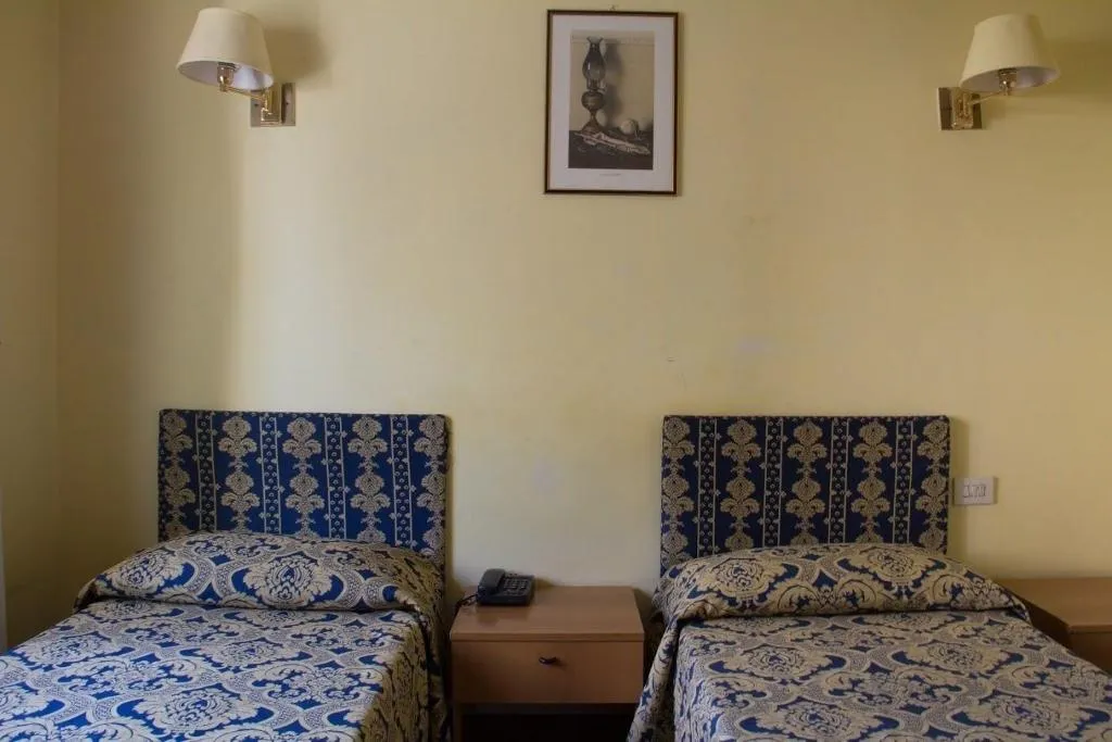 Room, Hotel Industrial, Rome
