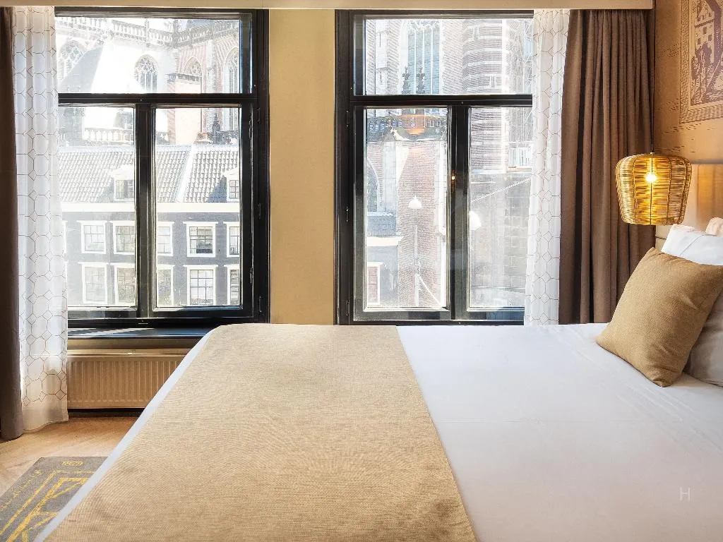 JUNIOR SUITE QUEEN SIZE BED Room, Die Port Van Cleve, Amsterdam