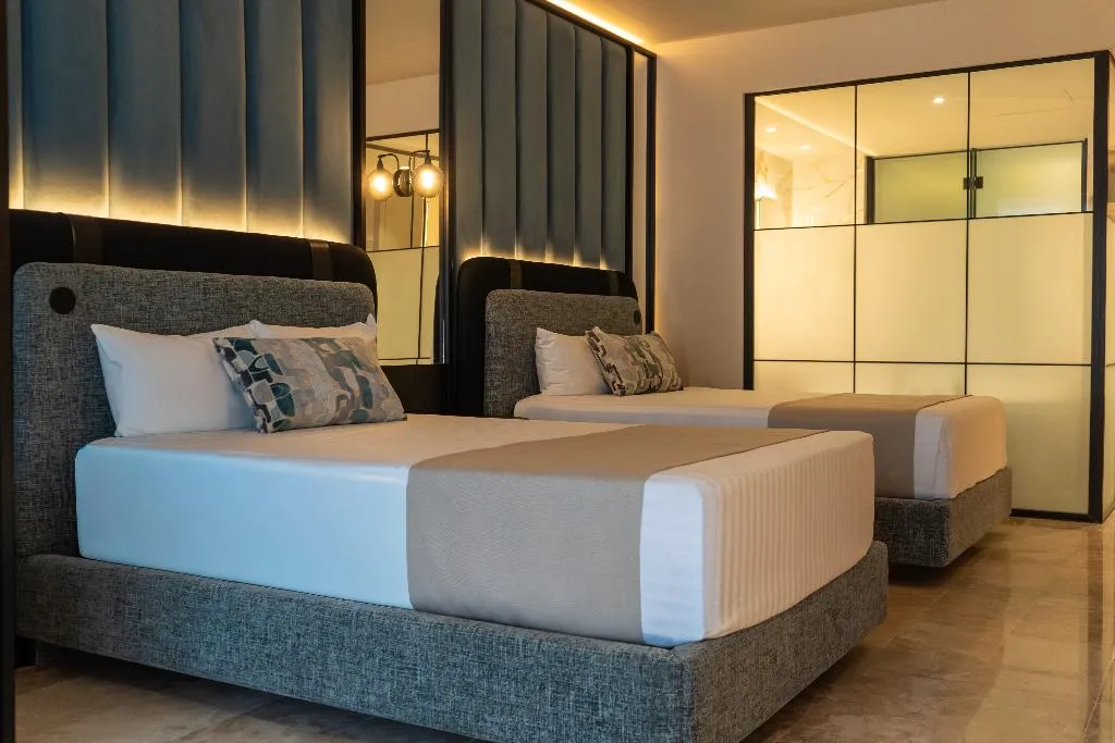 SUITE POOL VIEW Room, Grand Sunset Princess All Inclusive, Cancun Area