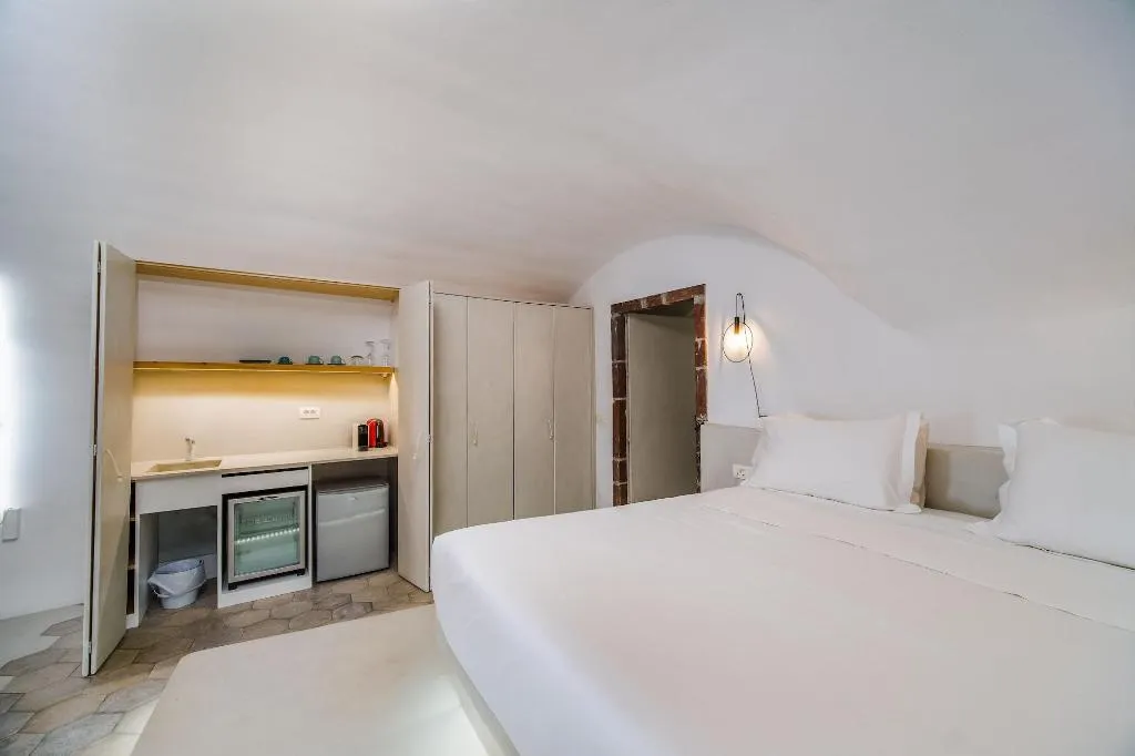Room, Solstice Luxury Suites, Santorini